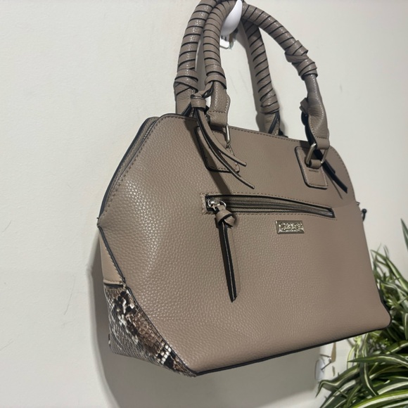 ❤️Carlos by Carlos Santana Rosa Tassel Handbag - Picture 4 of 7